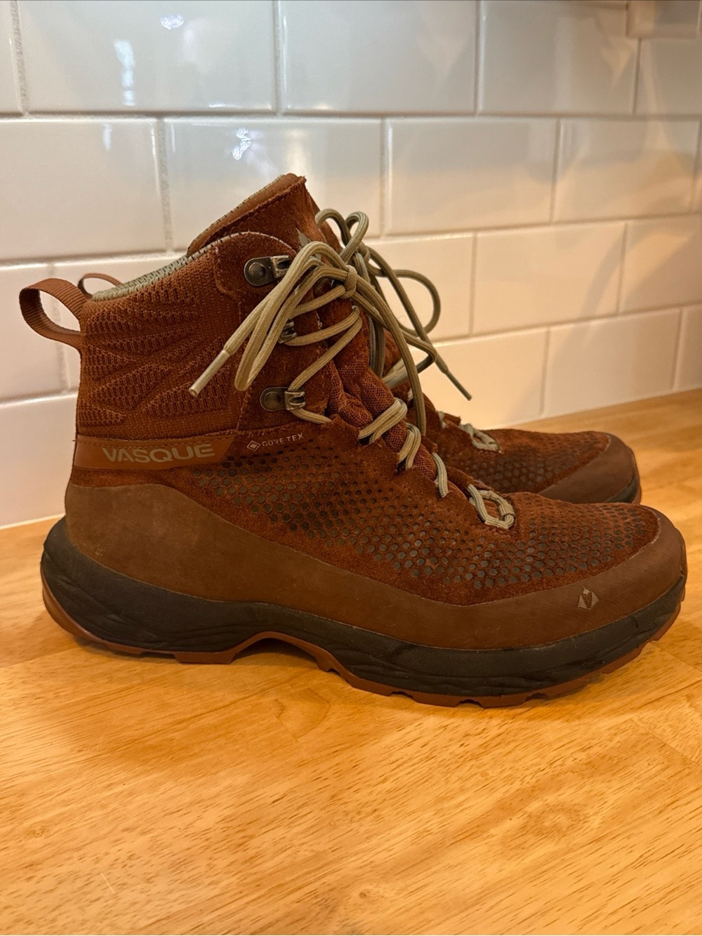 Vasque Women's 7545 Vibram Gore-Tex Lightweight Hiking Boots Brown Size 10 US